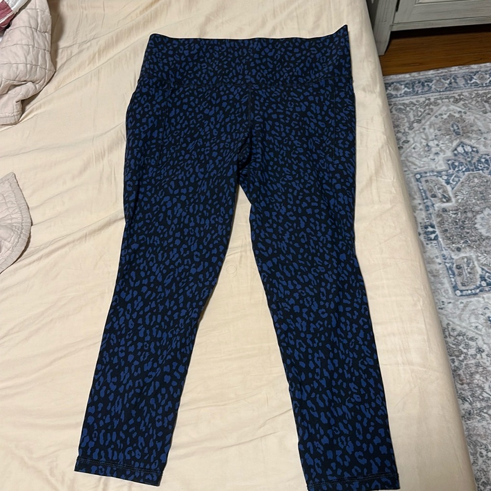 Athleta Salutation Print 7/8 Leggings - L